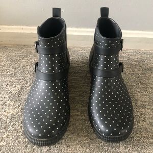 Cougar brand women’s rain boots size 9 black and white